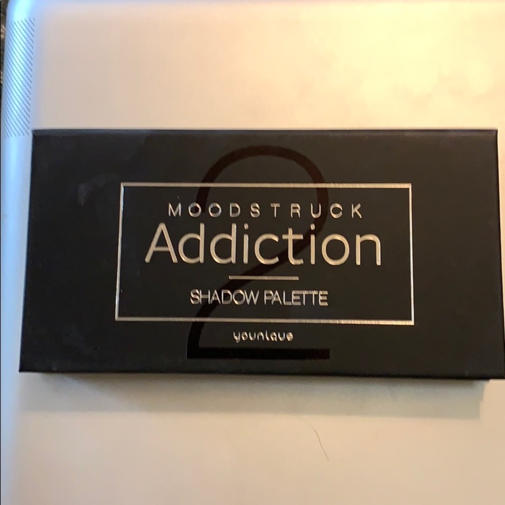 Younique #2shadow palette
